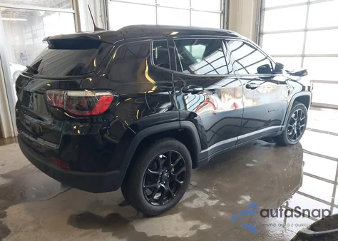 2025 Jeep Compass Latitude 4X4 из США, поврежденный, VIN 3C4NJDBN5ST585845